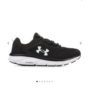 Under Armour Charged Assert - 7.5 black/white